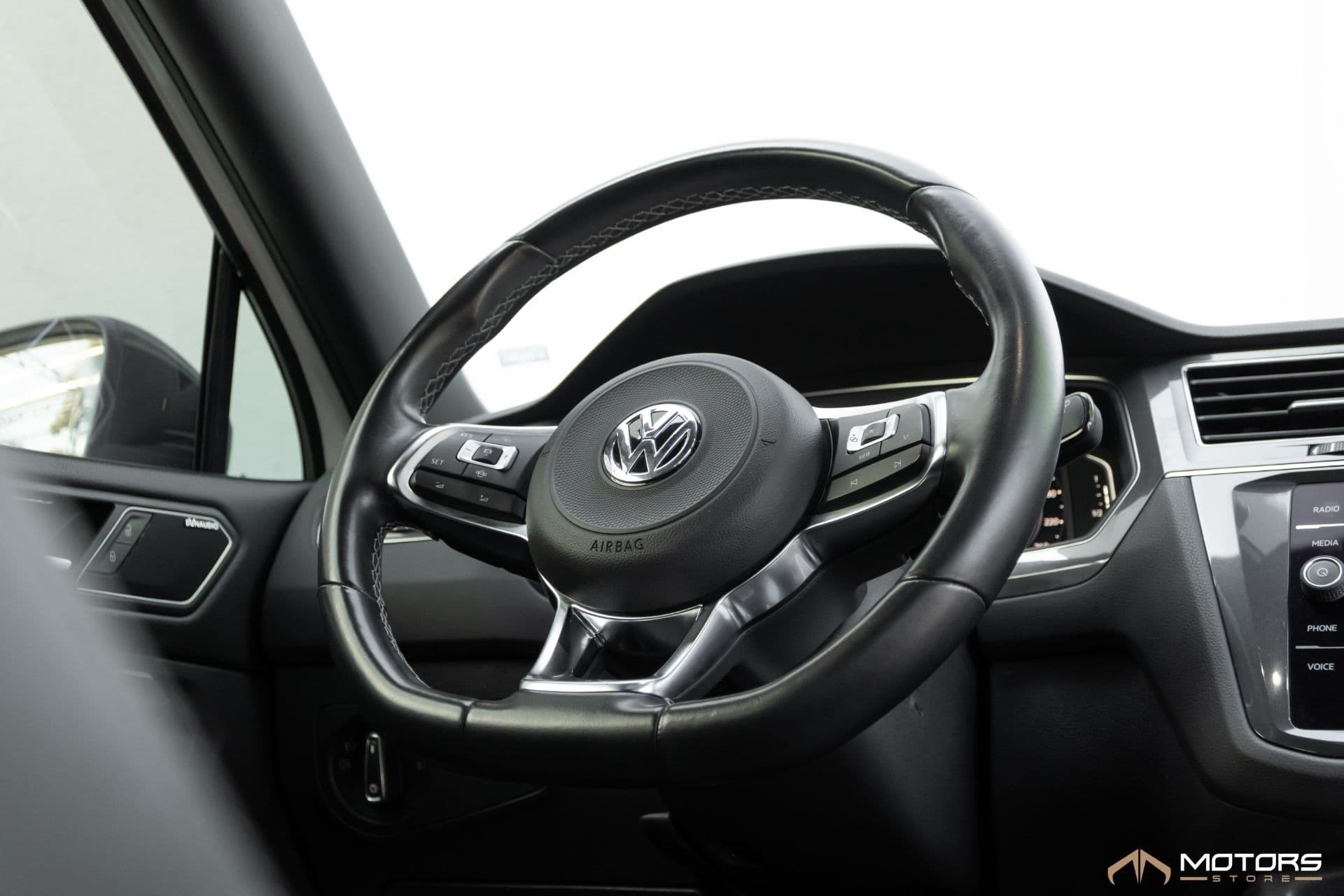 Volkswagen Tiguan Allspace R-line 350 Tsi 2.0 4x4 - Imagem 12