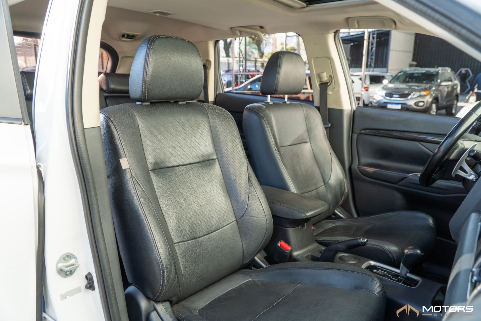 Mitsubishi Outlander 2.0 16v 160cv - Imagem 8